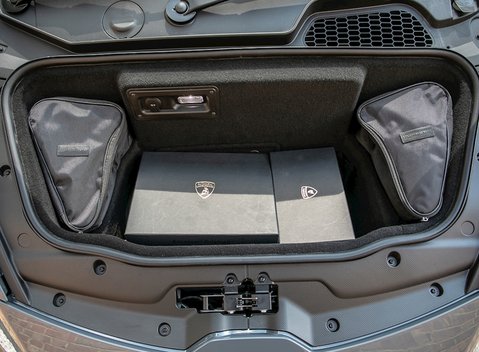 Lamborghini Huracan LP640-4 Performante 30