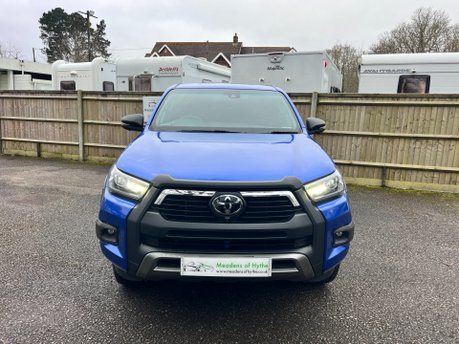 Toyota Hilux 2.8 INVINCIBLE X 4WD D-4D DCB AUTOMATIC 9