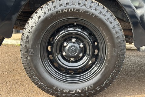 Toyota Hilux Active 4WD D-4D DCB Utility Service Body - Uprated to 3.5t 35