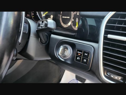 Porsche Cayenne V6 23