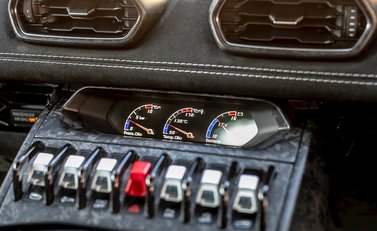 Lamborghini Huracan LP640-4 Performante 17