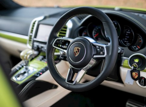 Porsche Cayenne Turbo S 11