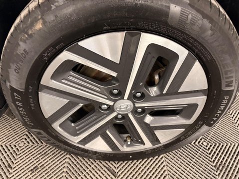 Hyundai KONA 39kWh Premium Auto 5dr (10.5kW Charger) 38