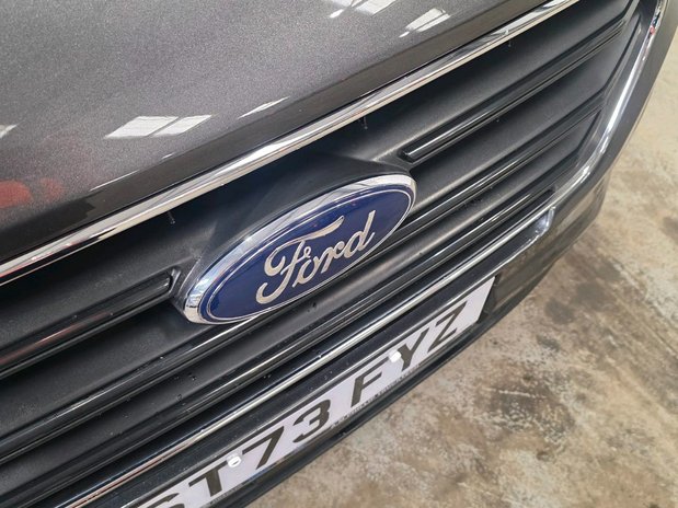 Ford Transit Custom 300 L2 DIESEL FWD 2.0 Eco Blue 170ps Low Roof Limited Van 5