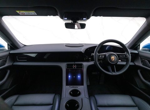 Porsche Taycan 4 CROSS TURISMO 12