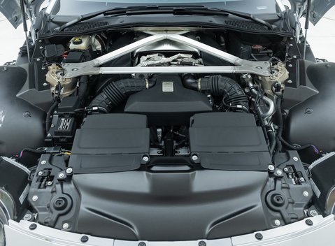 Aston Martin V8 Vantage 32