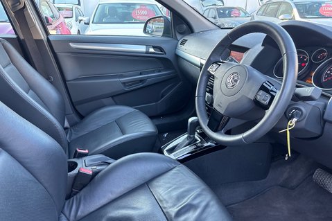 Vauxhall Astra ELITE.. AUTOMATIC.. 16 SERVICES.. 13 MAIN DEALER.. LOOK ONLY 30K MILES..  2