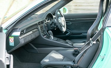 Porsche 911 (991) Carrera GTS 14