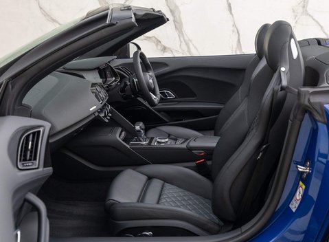 Audi R8 V10 Performance Carbon Black Spyder 8