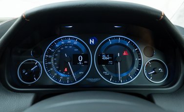 Aston Martin V12 Vantage S 18