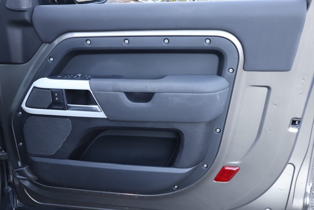 Land Rover Defender 90 X-DYNAMIC SE MHEV STYLED BY SEEKER UK 350 BHP UPGRADE  18