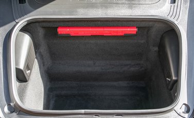 Porsche Cayman GT4 26