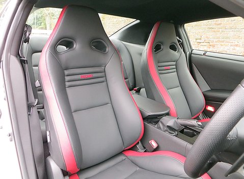 Nissan GT-R Premium Edition 8