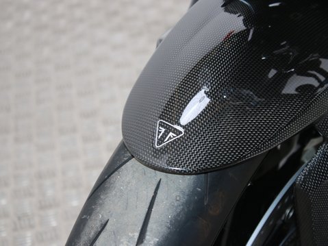 Triumph Speed Triple 1050 SPEED TRIPLE 1050 RS 18