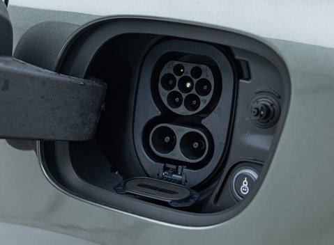 Porsche Macan 4 Electric 39