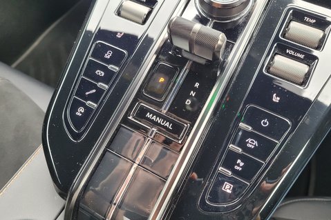 Aston Martin Vantage V8 53
