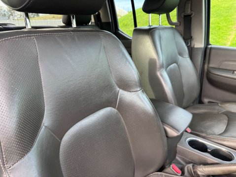 Nissan Navara 2.5 Navara Tekna dCi 4WD 5dr 6