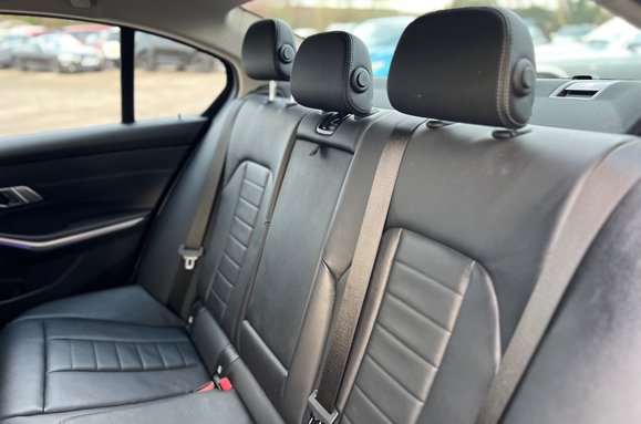 BMW 3 Series 318D SPORT 27