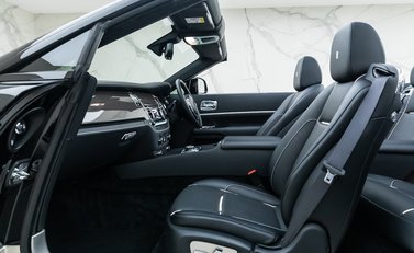 Rolls-Royce Dawn Black Badge 18