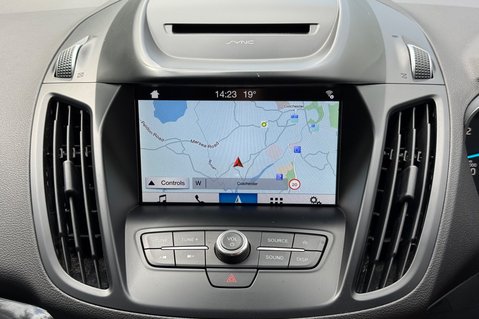 Ford Kuga ST-LINE AUTOMATIC -ONE OWNER- FORD SERVICE HISTORY - APPLE CARPLAY 37
