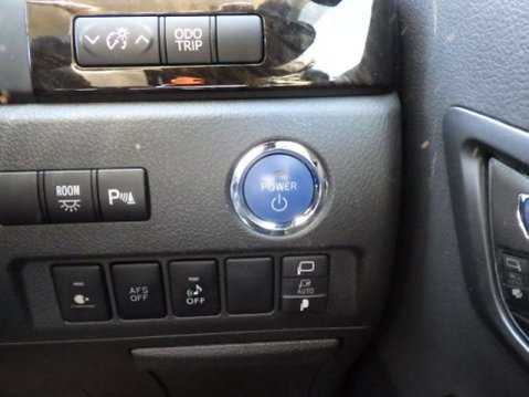 Toyota Alphard 2.4 HYBRID 26