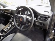 Porsche Macan 2.0T PDK 4WD SUV 29