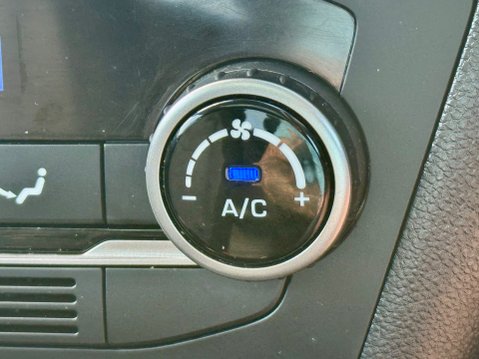 Hyundai i20 MPI PREMIUM SE NAV 33
