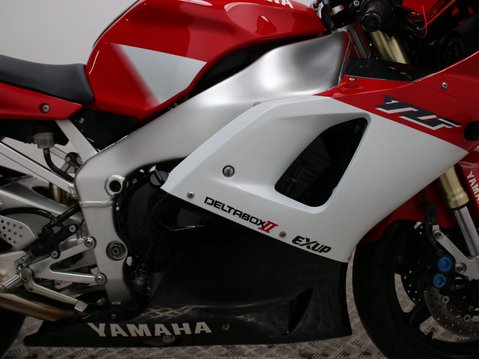 Yamaha R1 YZF R1 30
