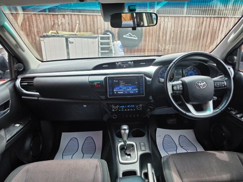 Toyota Hilux INVINCIBLE 4WD D-4D DCB 10