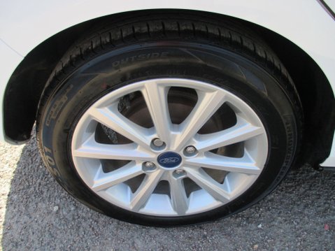 Ford B-Max 1.0T EcoBoost Titanium Navigator Euro 6 5dr 10