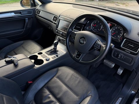 Volkswagen Touareg 3.0 TDI V6 BlueMotion Tech R-Line Tiptronic 4WD Euro 6 (s/s) 5dr 11