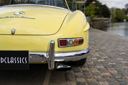 Mercedes-Benz SL Series 300SL Roadster 23