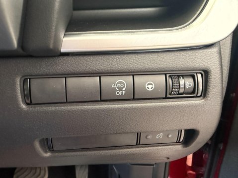 Nissan Qashqai 1.3 DIG-T MHEV N-Connecta XTRON Euro 6 (s/s) 5dr 31