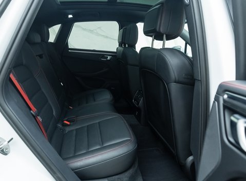 Porsche Macan GTS 18