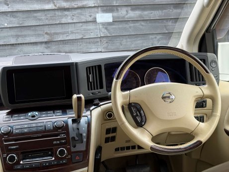 Nissan Elgrand AUTECH 3
