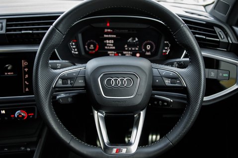 Audi Q3 TFSI S LINE 22