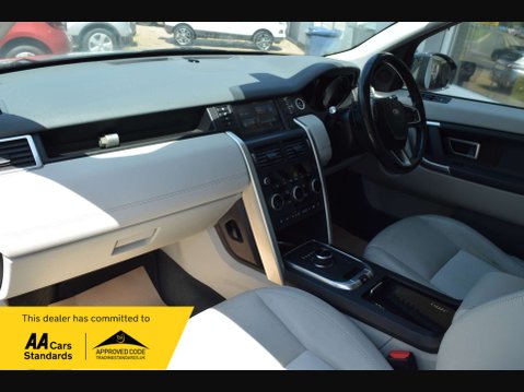 Land Rover Discovery Sport 2.0 Discovery Sport SE Tech TD4 Auto 4WD 5dr 29