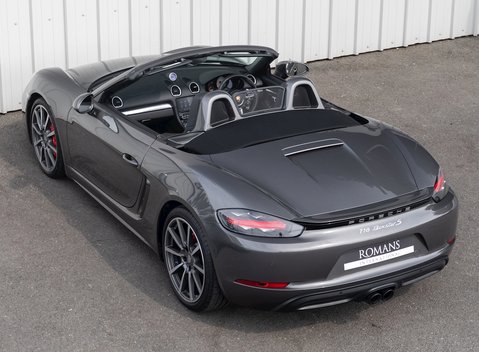 Porsche 718 Boxster S 11