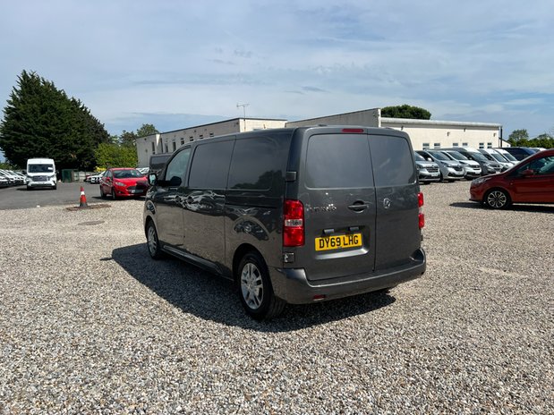 Vauxhall Vivaro SWB L1H1 Low Roof Sportive 2700 Air Con Sensors EURO 6 NO VAT 8