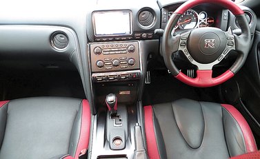 Nissan GT-R Premium Edition 8