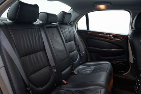 Jaguar XJ 3.0 XJ Sovereign V6 Auto 4dr 31