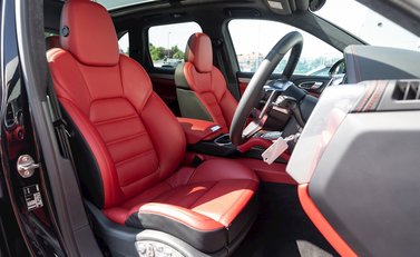 Porsche Cayenne Turbo 12