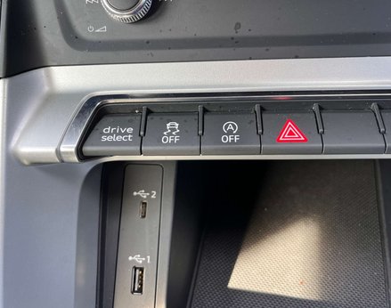 Audi Q3 1.5 Q3 Sport 35 TFSI Semi-Auto 5dr 56