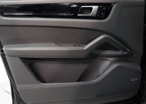 Porsche Cayenne 2.9 Cayenne V6 S Auto 4WD 5dr 43