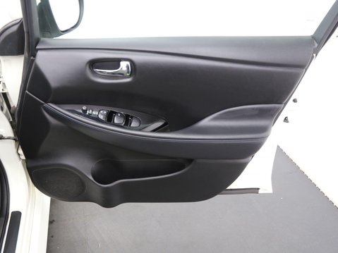 Nissan LEAF 40kWh N-Connecta Auto 5dr 19