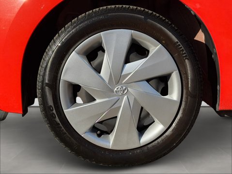 Toyota Aygo 1.0 VVT-i X-Play 5dr x-shift 13