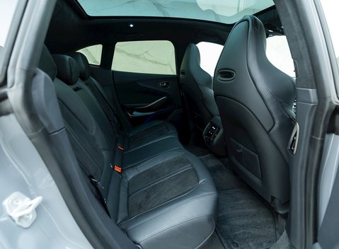 Aston Martin DBX 707 13