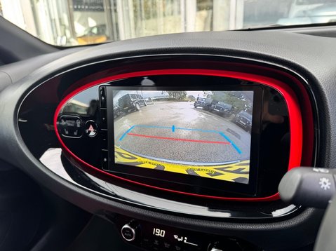 Toyota Aygo X VVT-I UNDERCOVER 32
