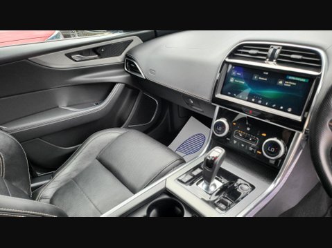 Jaguar XE R-DYNAMIC S 14