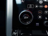 Land Rover Range Rover 4.4 SD V8 Vogue SE SUV 5dr Diesel Auto 4WD Euro 6 (s/s) (339 ps) 37